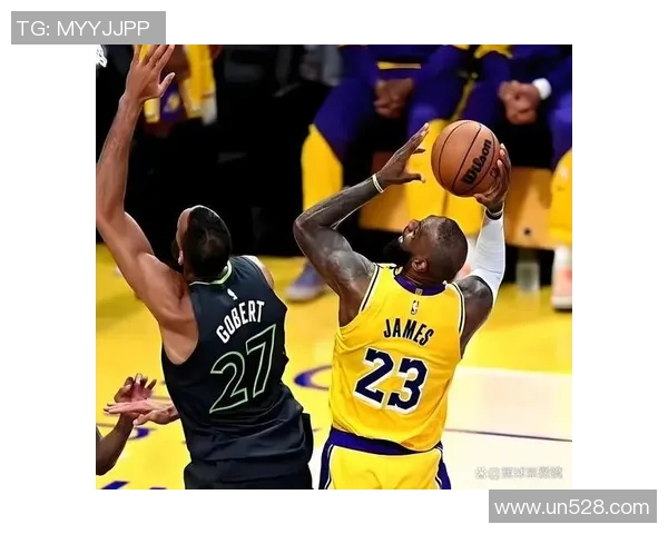 火箭与湖人季后赛第三场激战回顾精彩瞬间与关键时刻分析